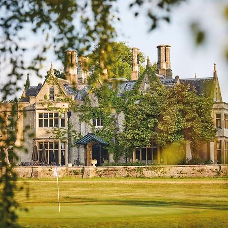 Foxhills Club & Resort Ottershaw Екстериор снимка
