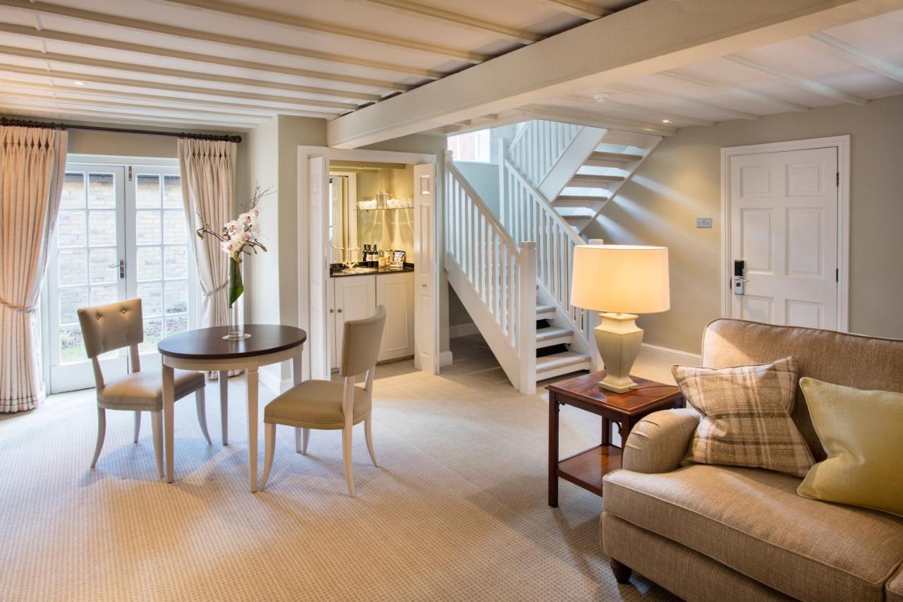 Foxhills Club & Resort Ottershaw Екстериор снимка