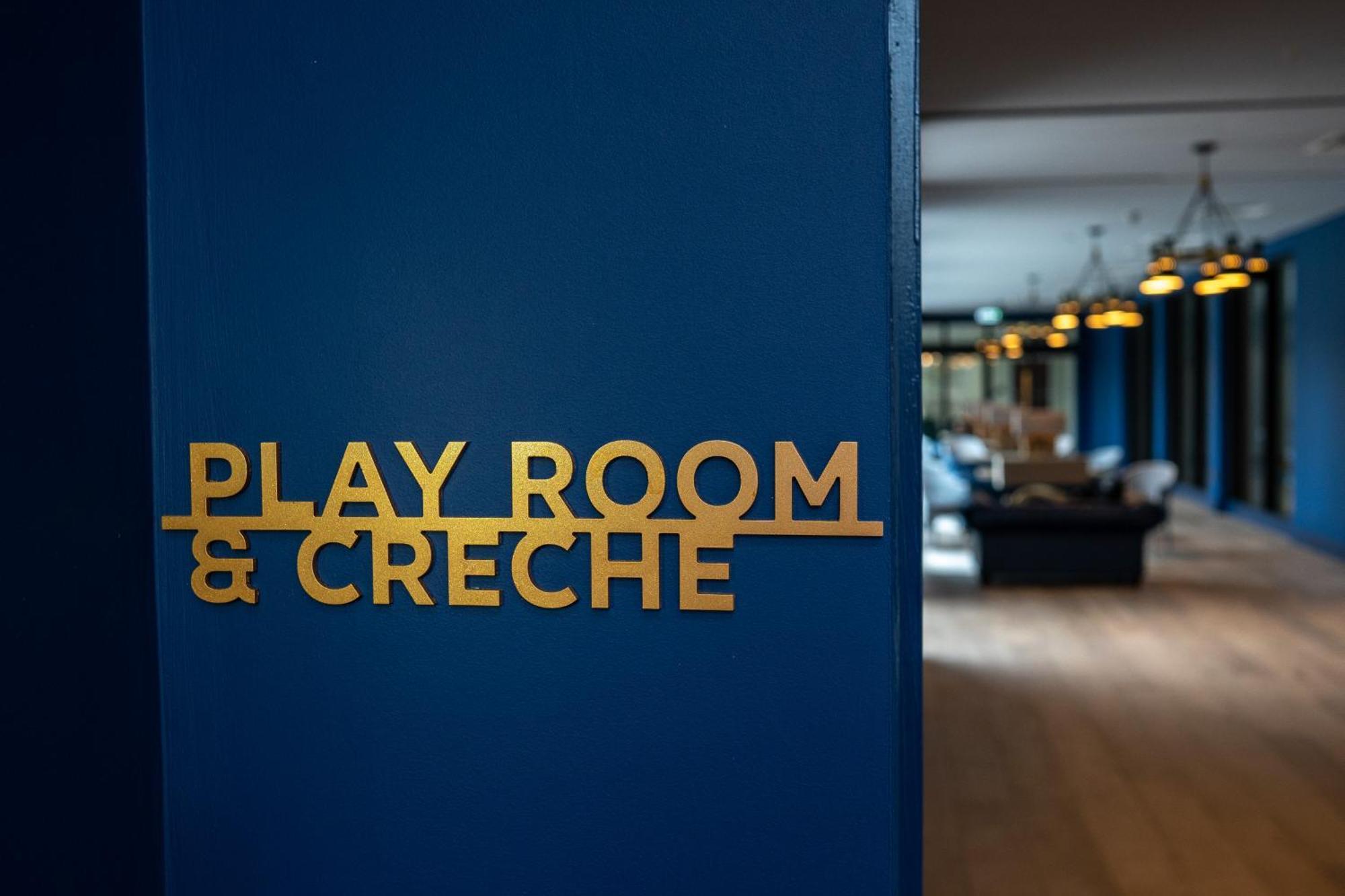 Foxhills Club & Resort Ottershaw Екстериор снимка