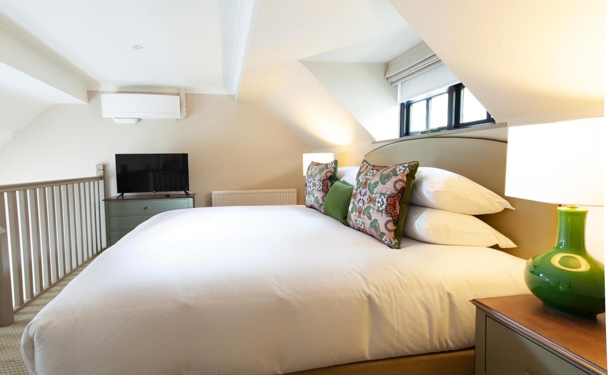 Foxhills Club & Resort Ottershaw Екстериор снимка