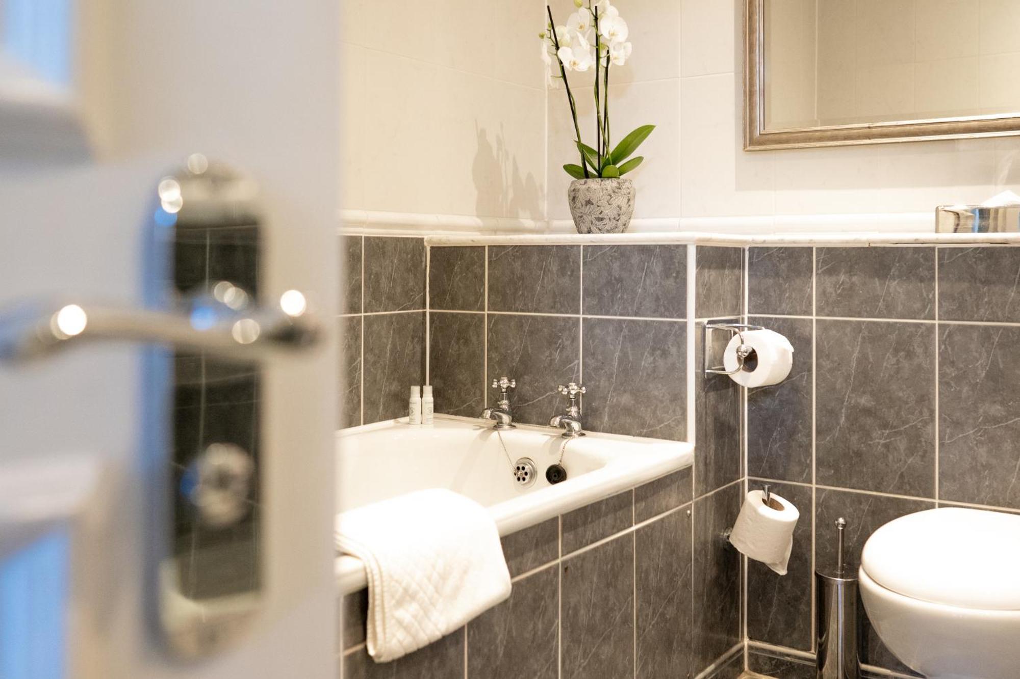 Foxhills Club & Resort Ottershaw Екстериор снимка