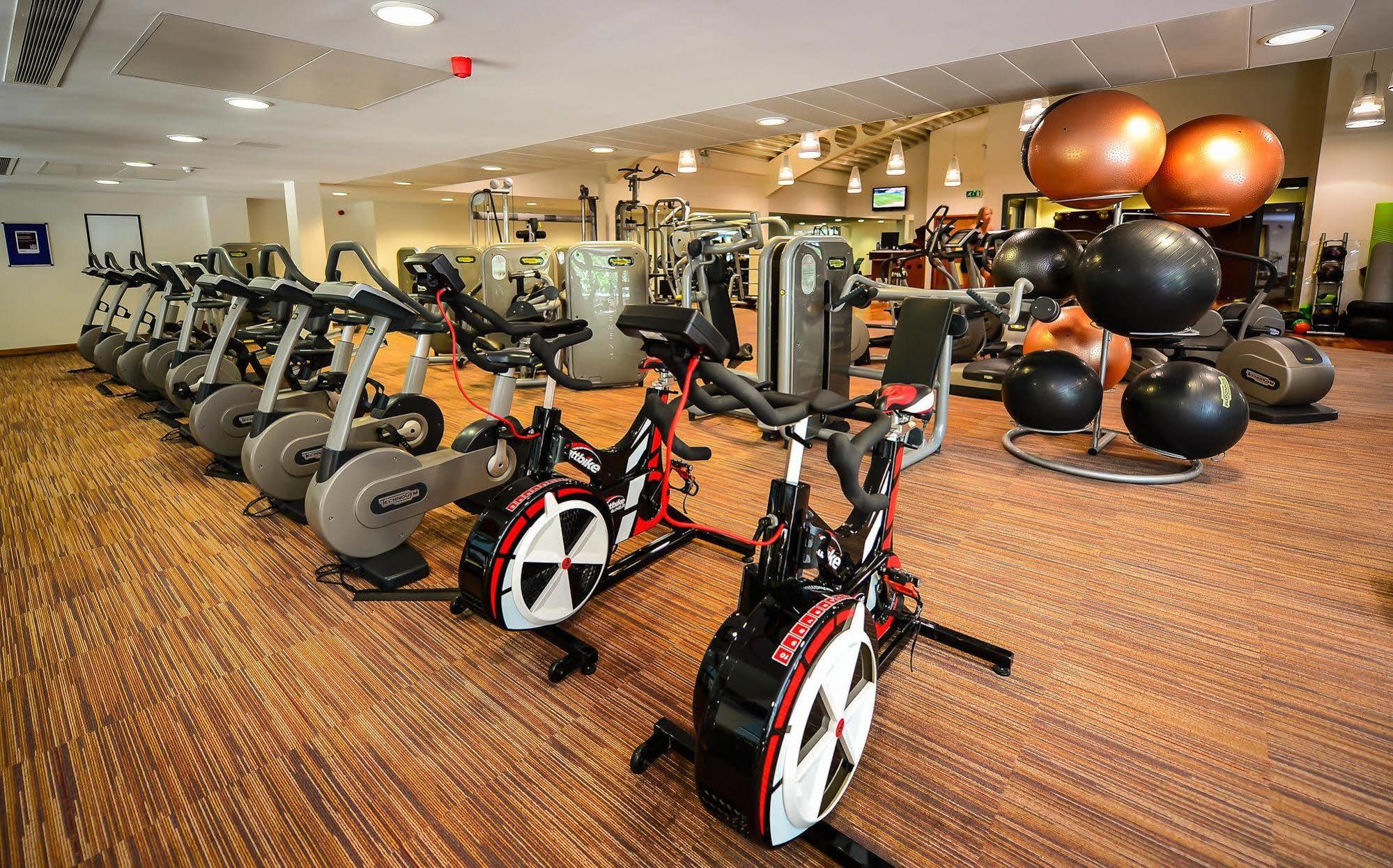 Foxhills Club & Resort Ottershaw Екстериор снимка