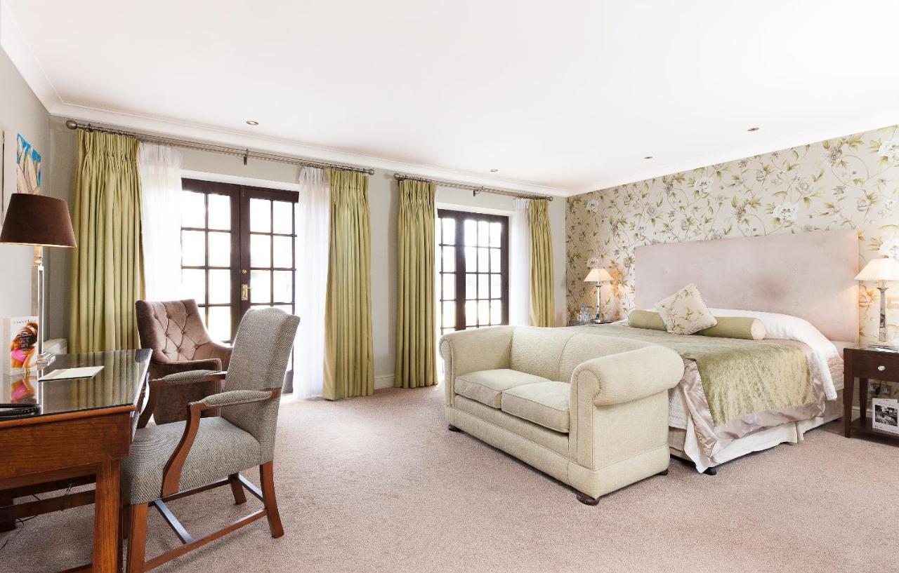 Foxhills Club & Resort Ottershaw Екстериор снимка